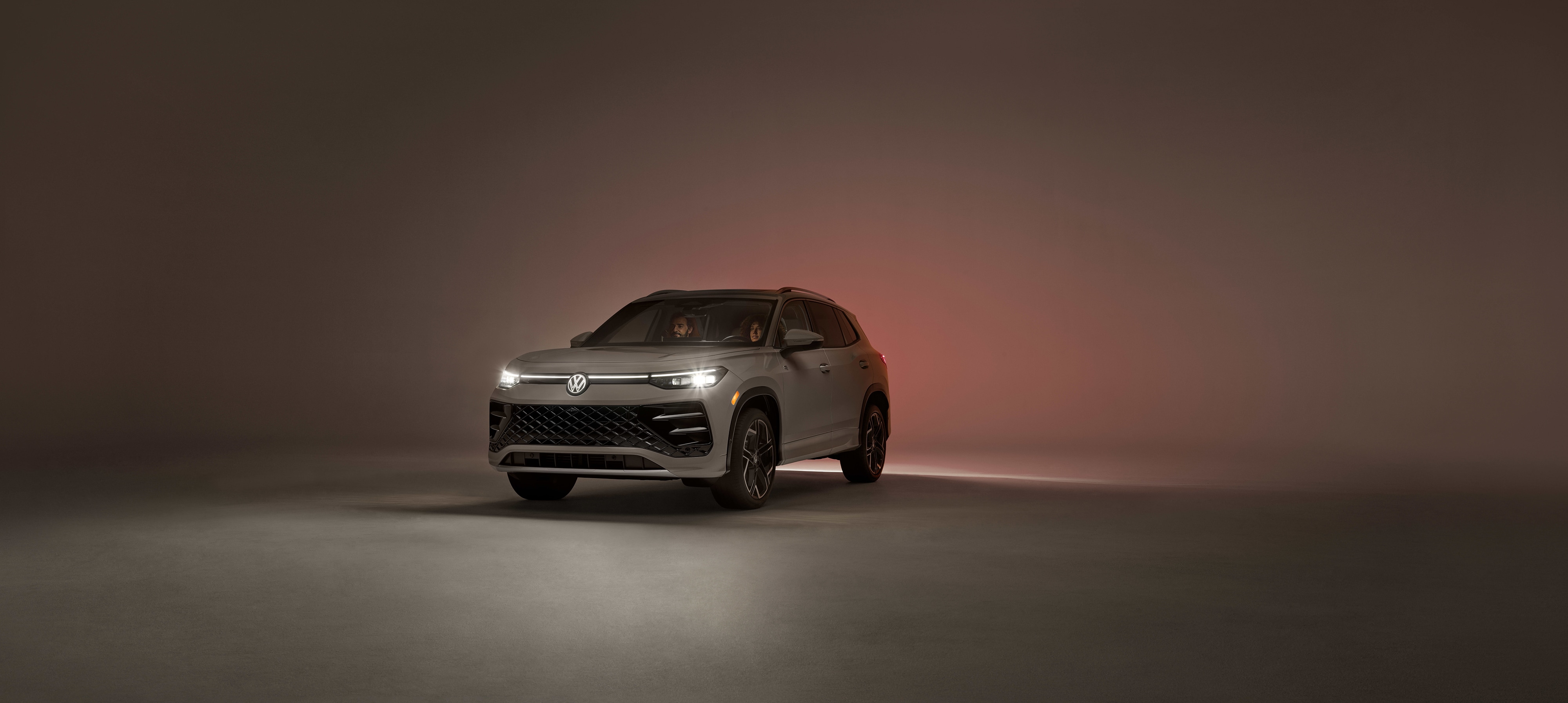 2026-Volkswagen-Tiguan-SELRLine-SUV-L01.jpg
